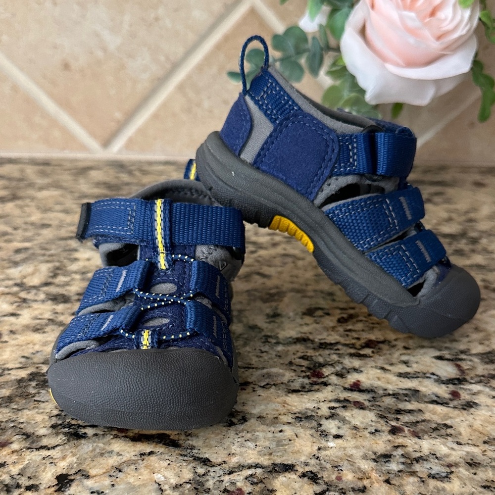 Keen Kids Navy Blue and Gray Closed-Toe Sandals